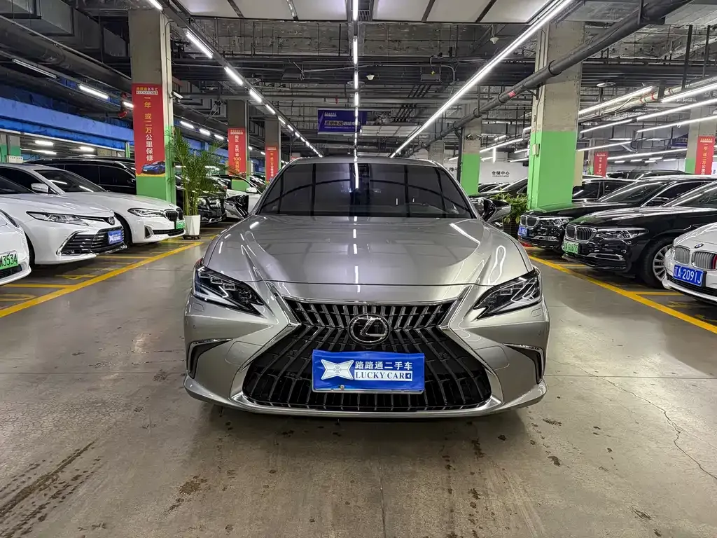 Lexus ES — фото 10