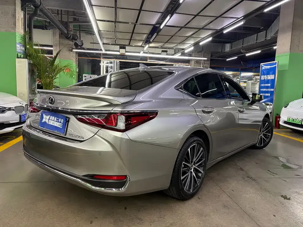 Lexus ES — фото 9