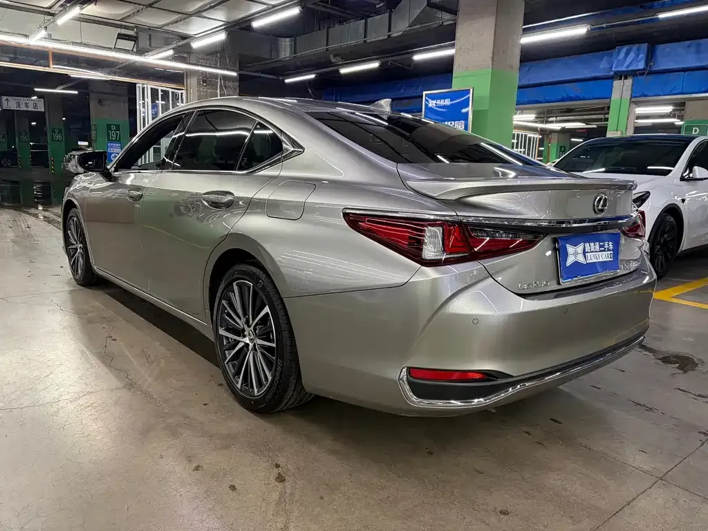 Lexus ES — фото 5