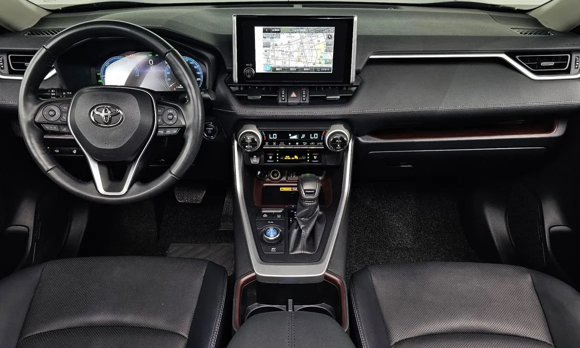Toyota RAV4 — фото 8