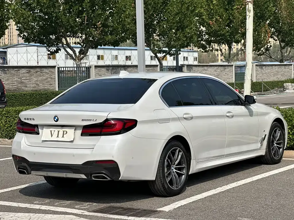 BMW 5 Series — фото 9