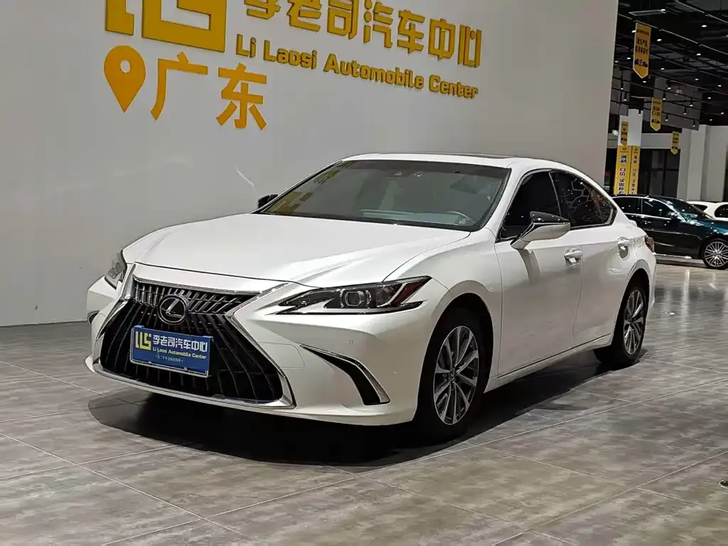 Lexus ES — фото 1