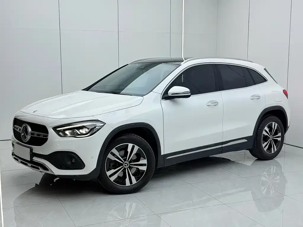 Mercedes-Benz GLA — фото 1