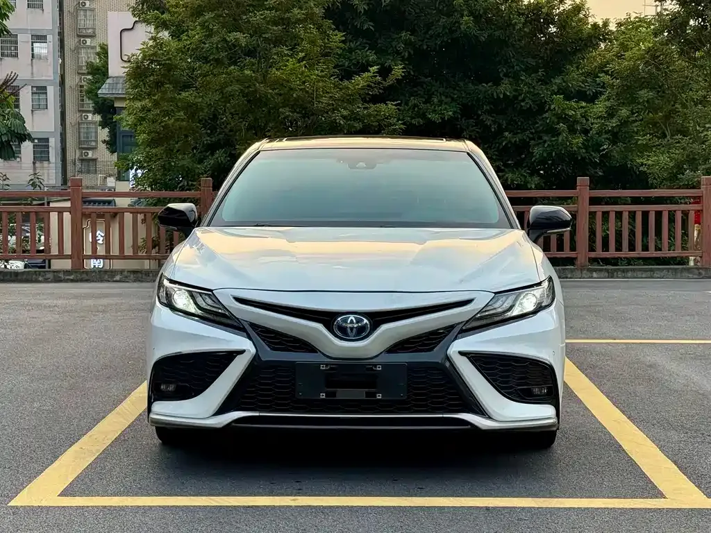 Toyota Camry — фото 2