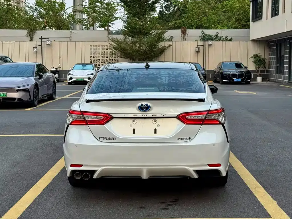 Toyota Camry — фото 3