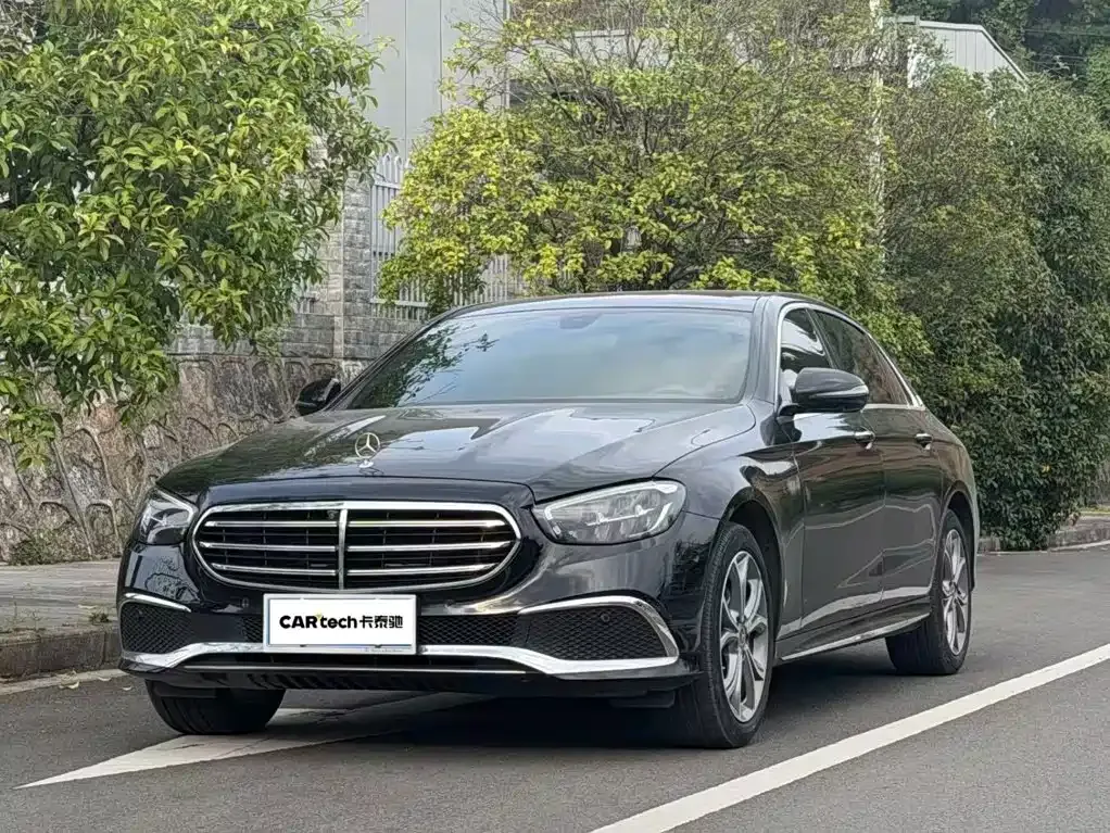 Mercedes-Benz E-Class — фото 1