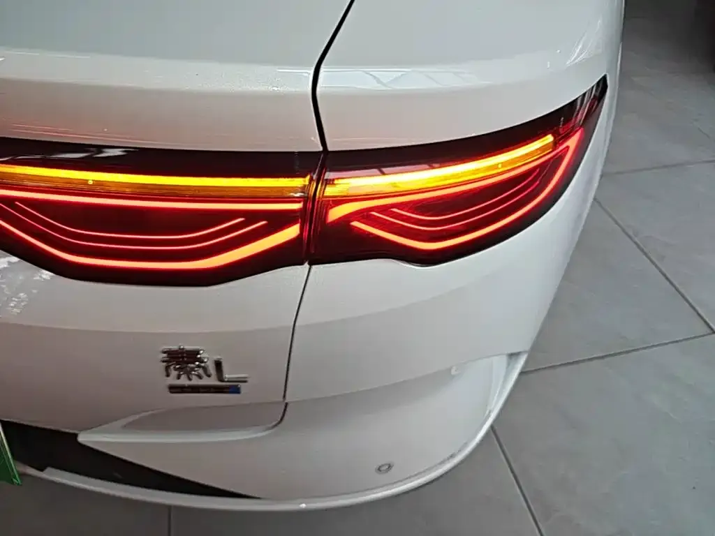 BYD Qin L — фото 10
