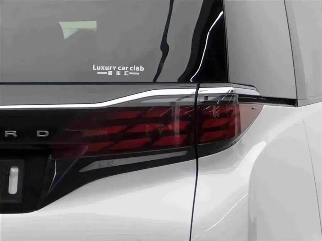 Toyota Alphard — фото 6