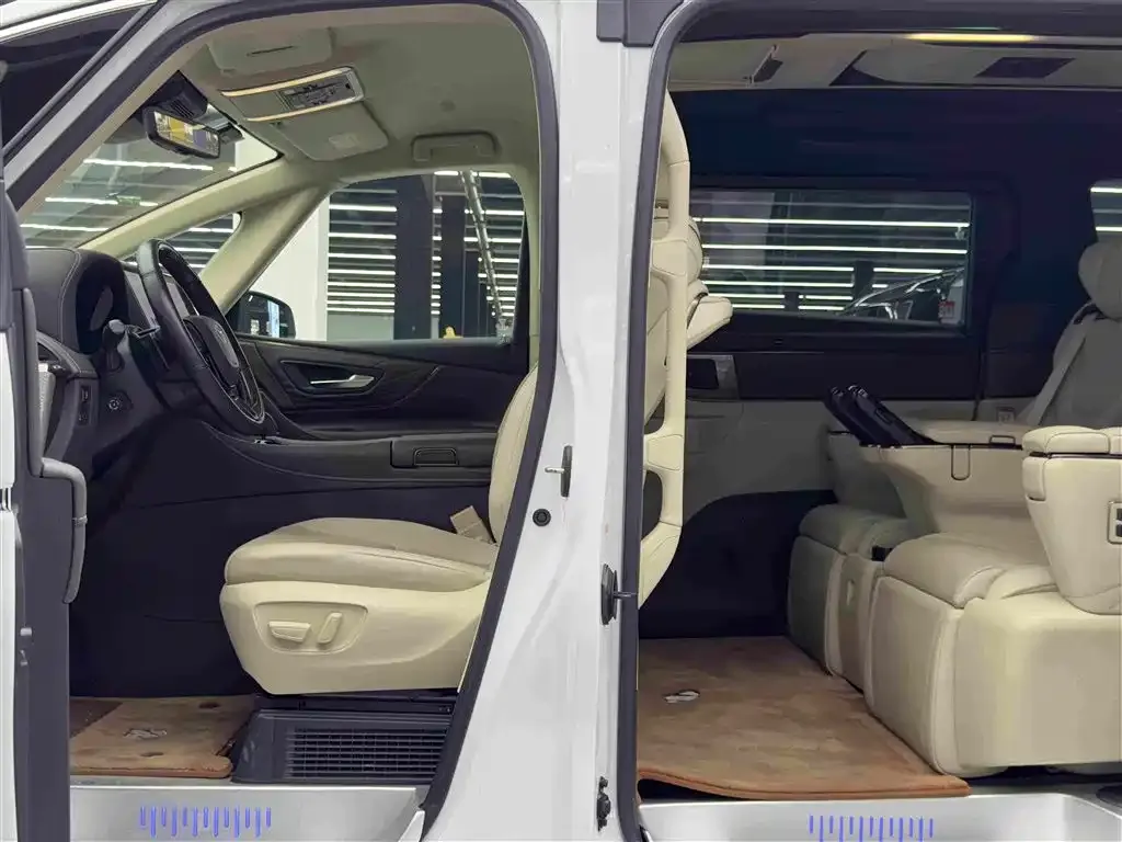 Toyota Alphard — фото 10