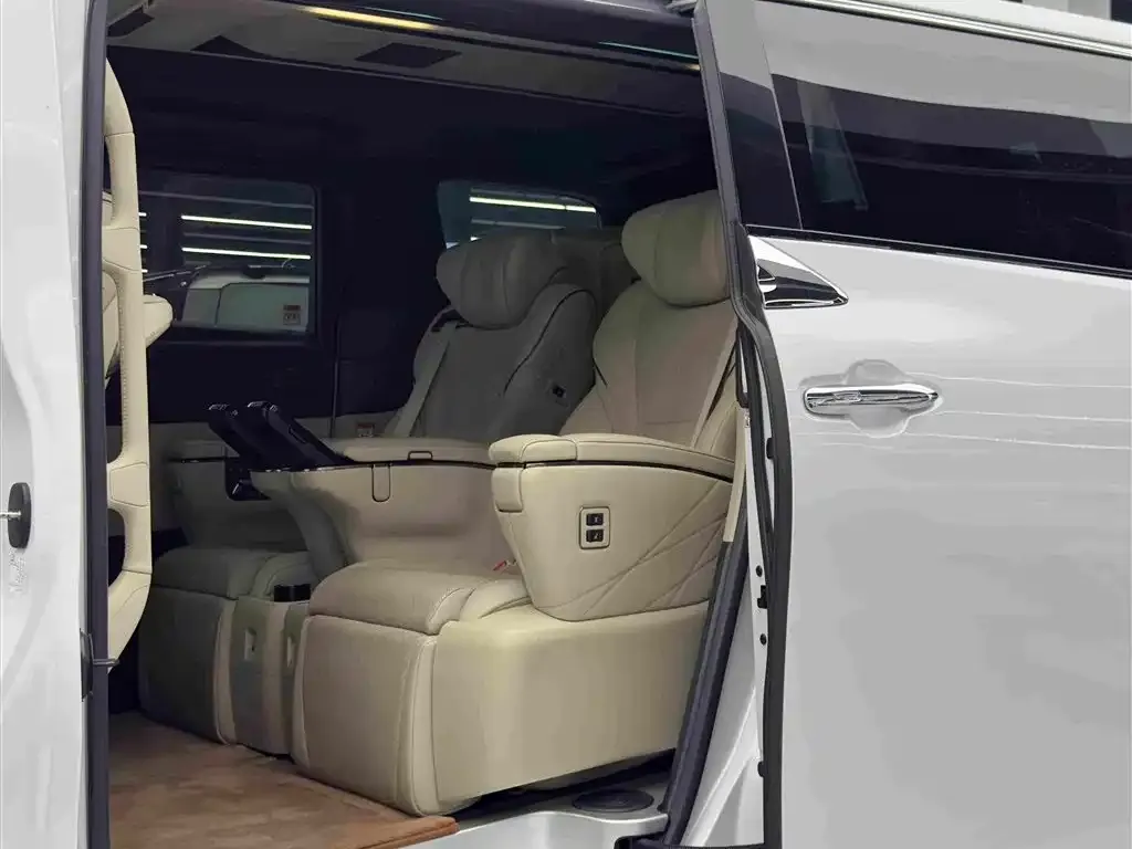 Toyota Alphard — фото 3