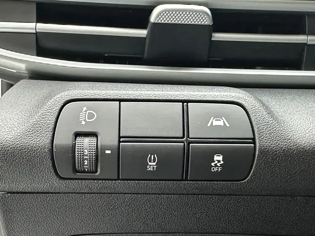 Hyundai Elantra — фото 7