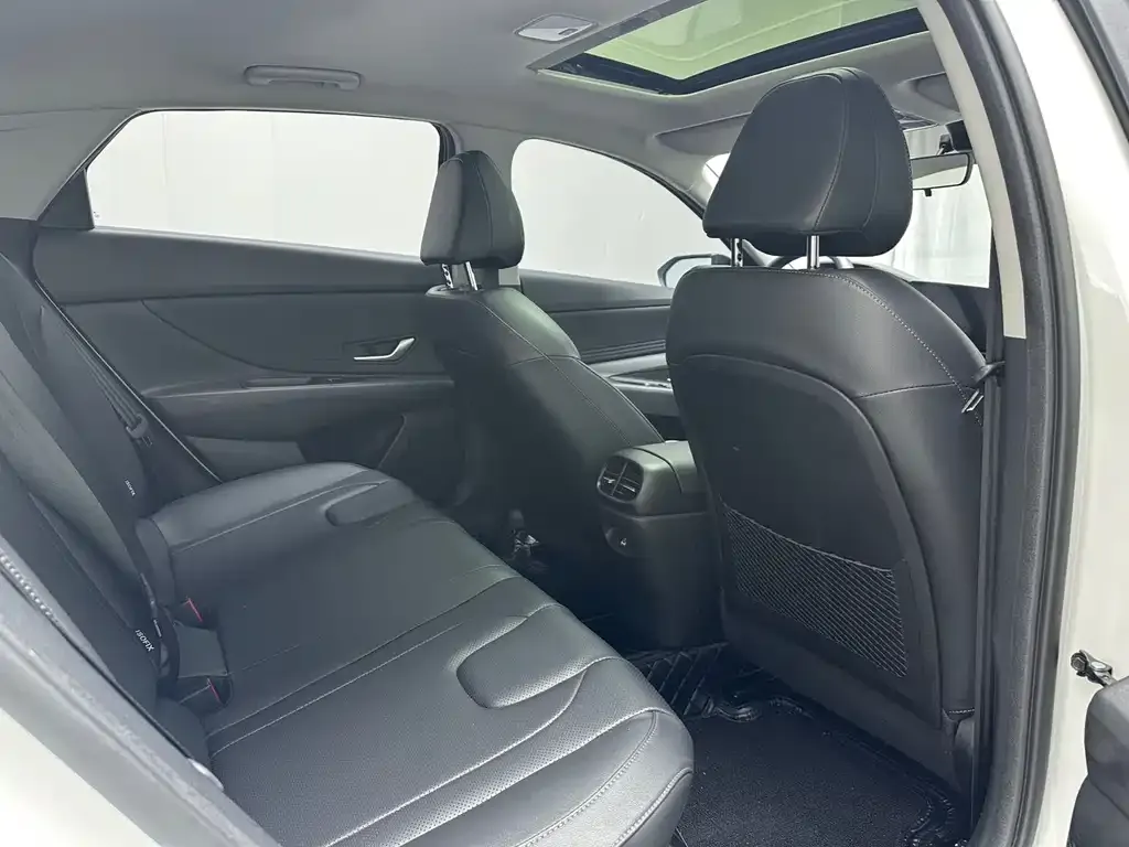 Hyundai Elantra — фото 4