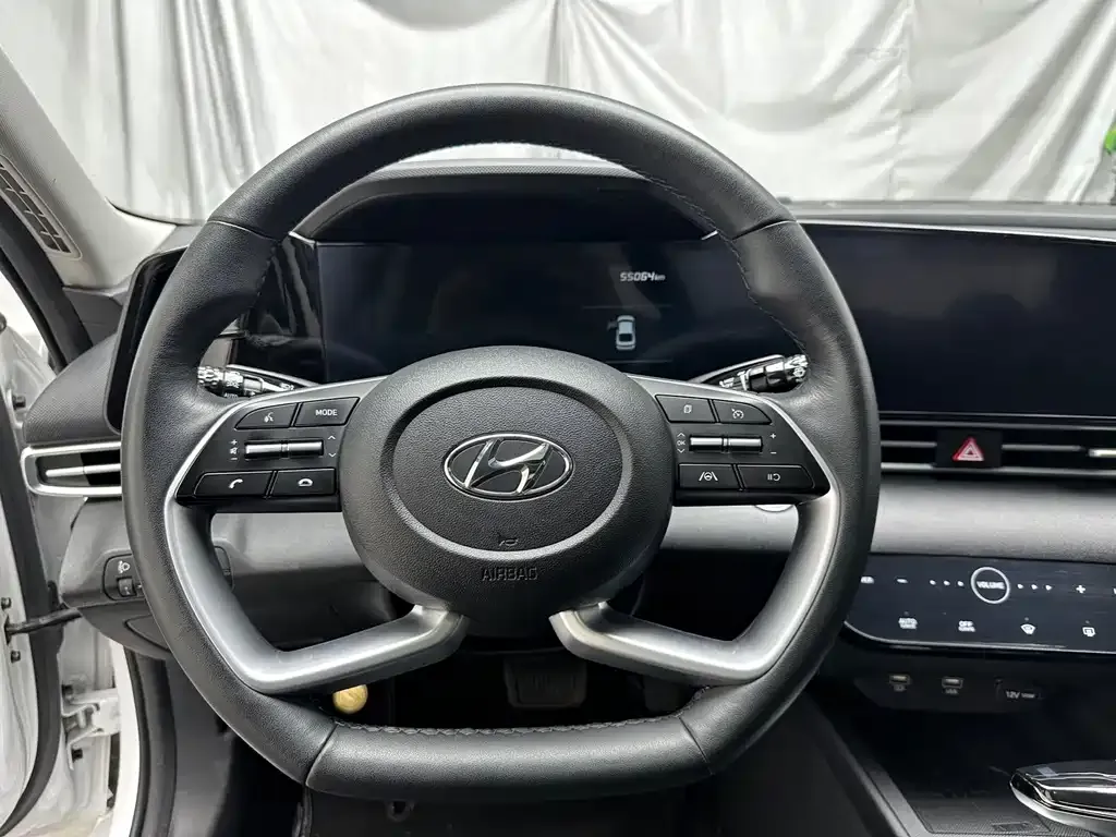 Hyundai Elantra — фото 6