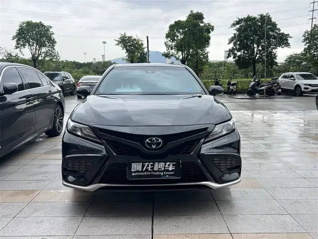 Toyota Camry — фото 9
