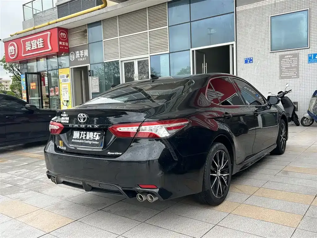 Toyota Camry — фото 5