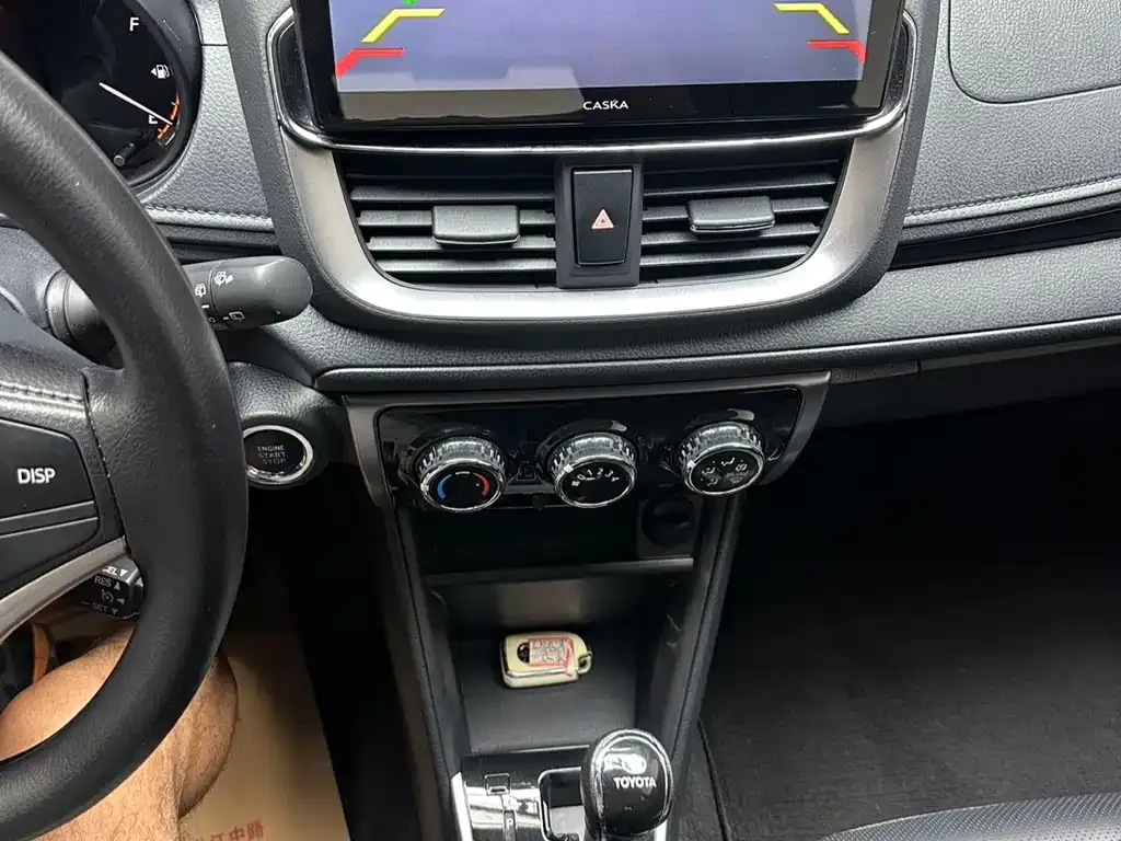 Toyota Yaris L — фото 8