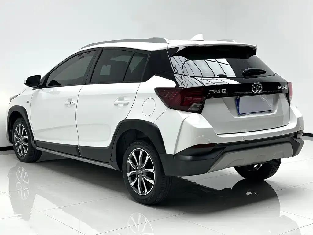 Toyota Yaris L — фото 6