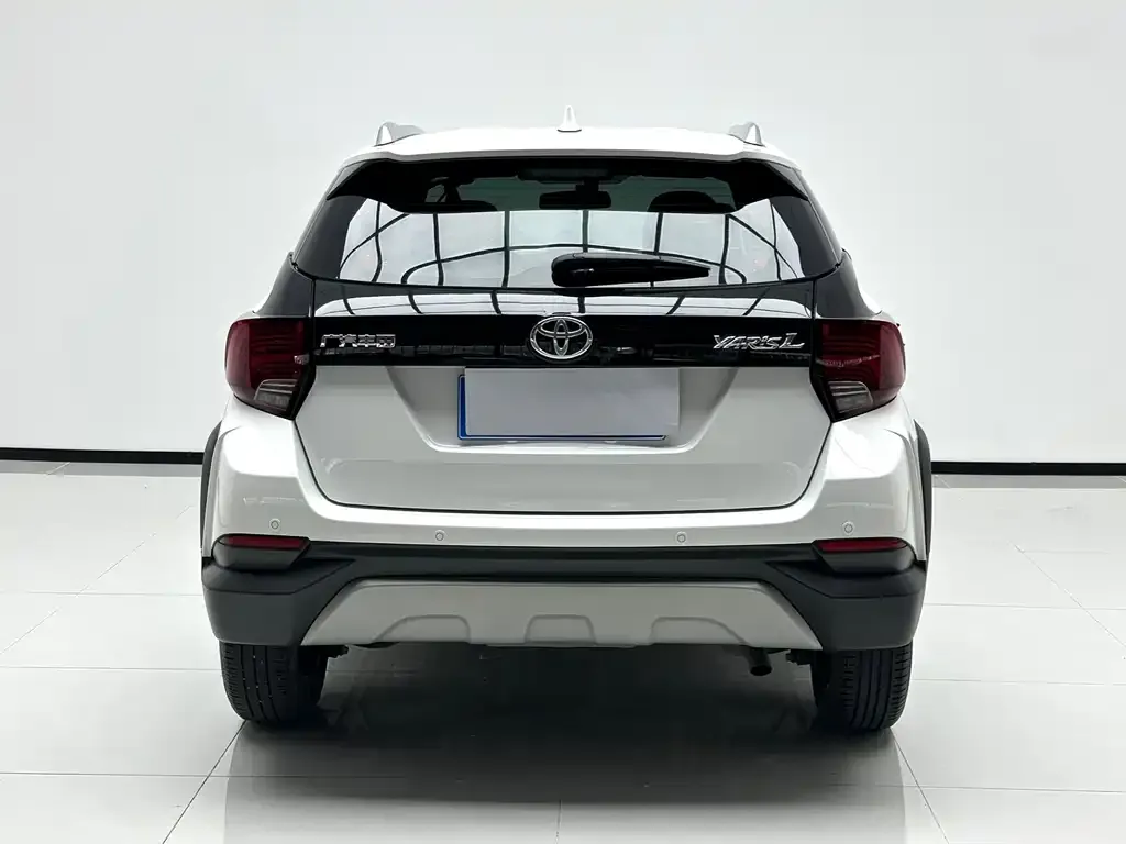Toyota Yaris L — фото 2