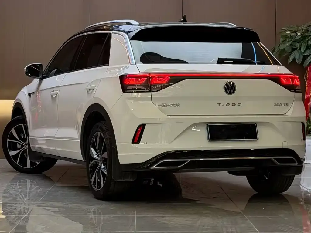 Volkswagen T-Roc — фото 7