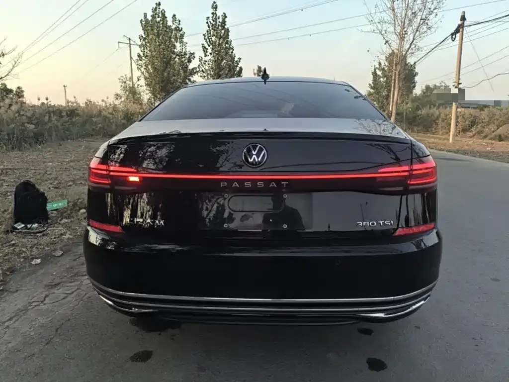 Volkswagen Passat — фото 1