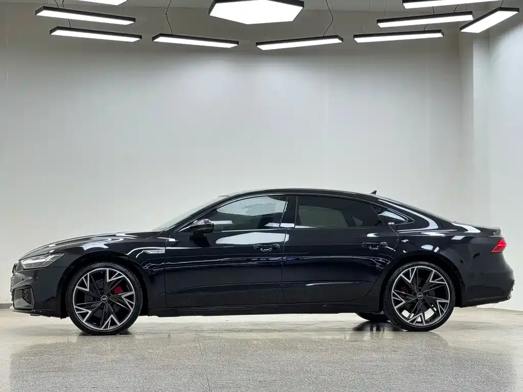 Audi A7L — фото 8