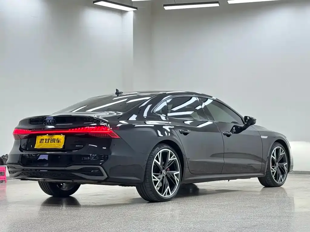 Audi A7L — фото 3