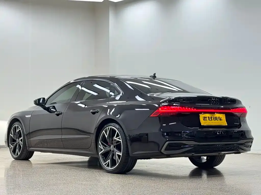 Audi A7L — фото 10
