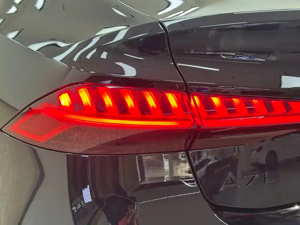 Audi A7L — фото 7