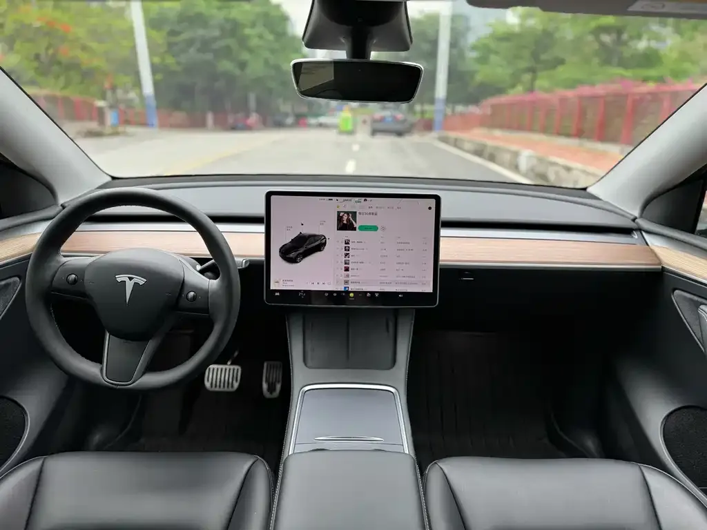 Tesla Model Y — фото 4