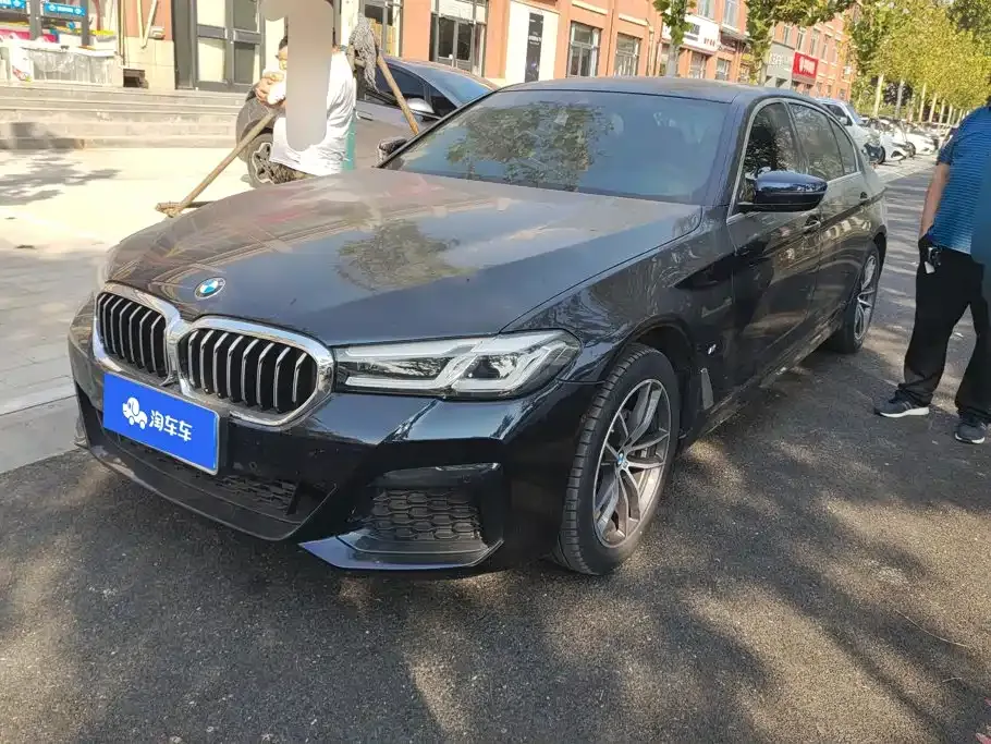 BMW 5 Series — фото 1