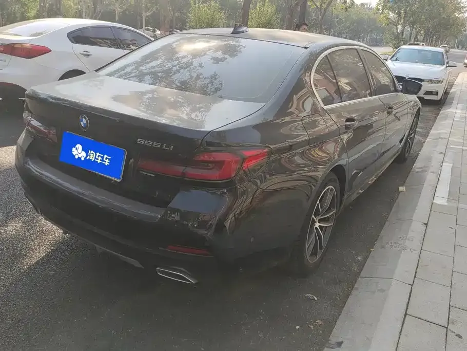BMW 5 Series — фото 10