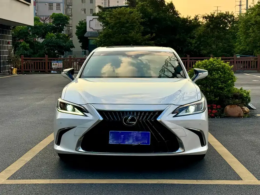 Lexus ES — фото 4