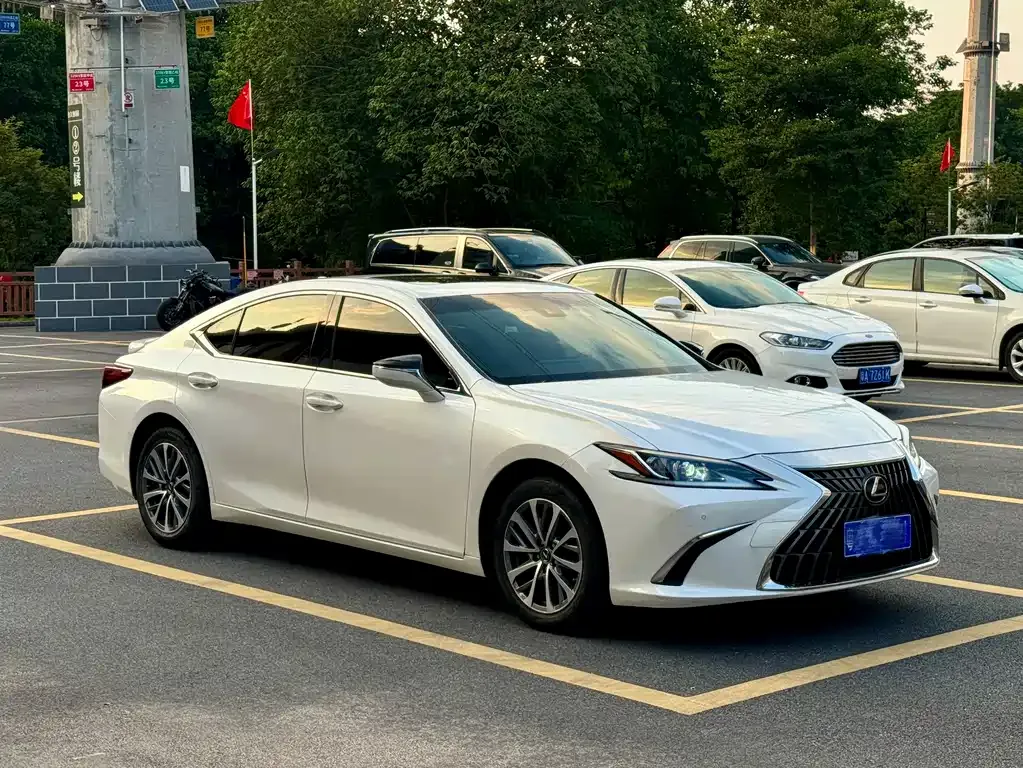 Lexus ES — фото 7