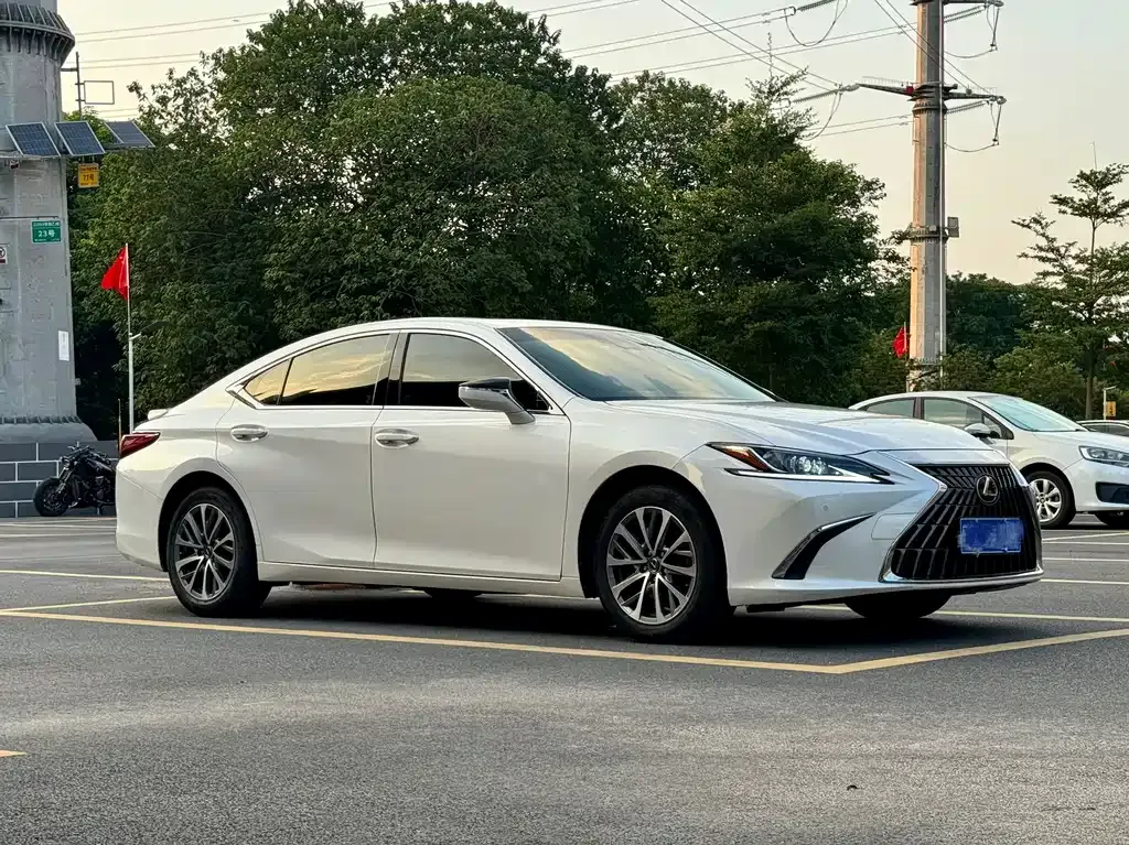 Lexus ES — фото 10