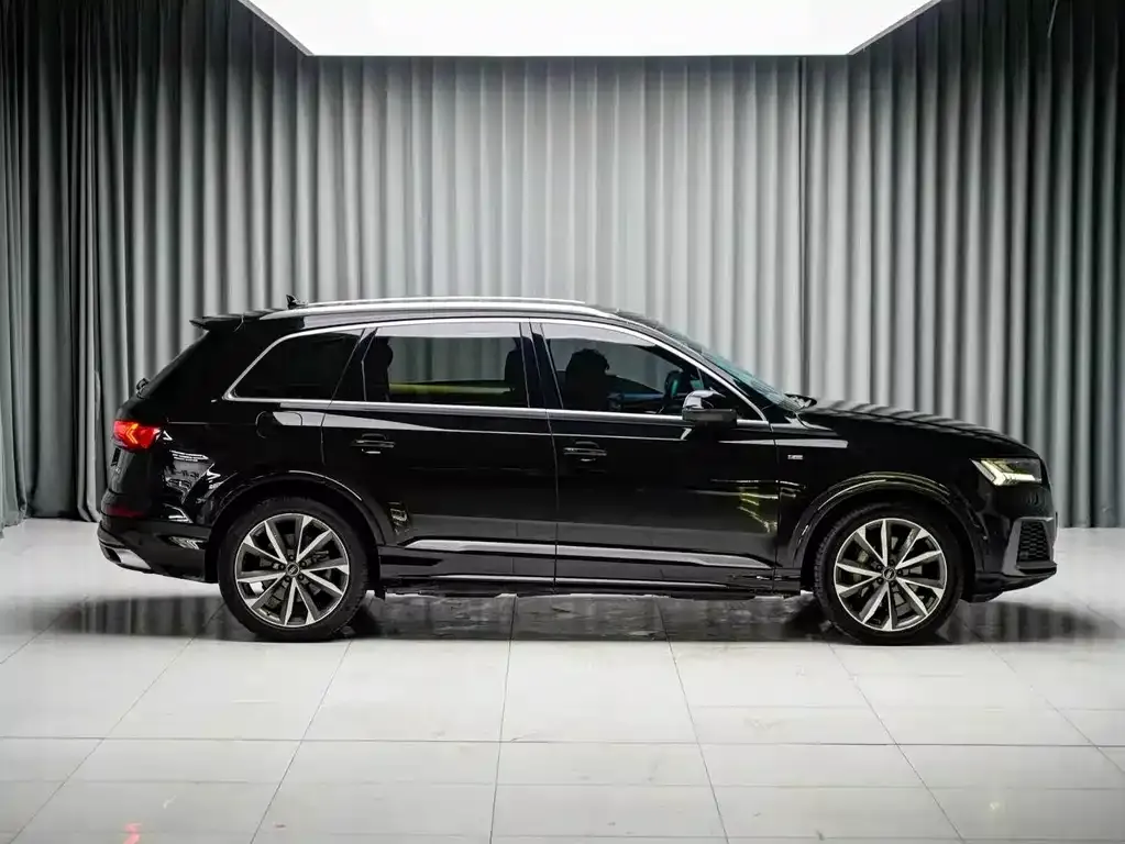 Audi Q7 — фото 8