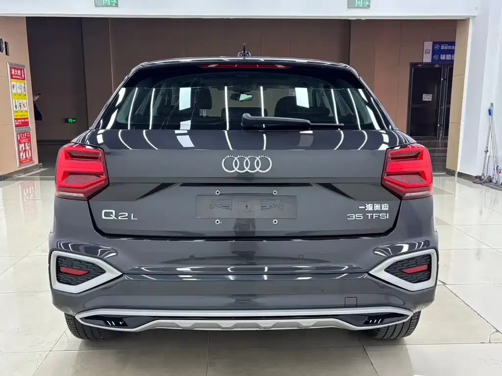 Audi Q2L — фото 7