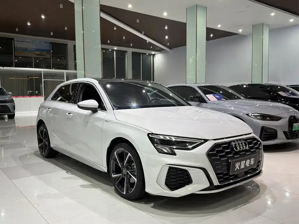 Audi A3 — фото 1