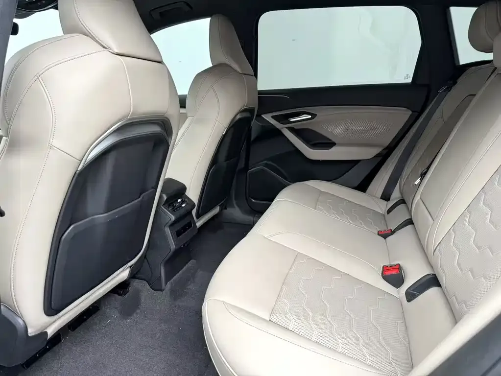Audi Q6L e-tron — фото 2