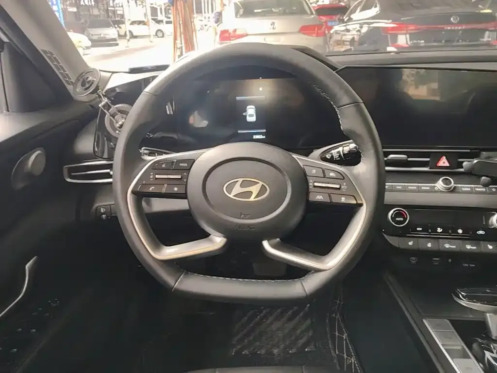 Hyundai Elantra — фото 10