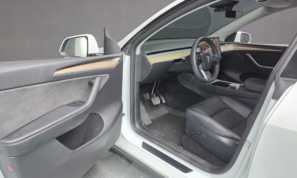 Tesla Model Y — фото 8