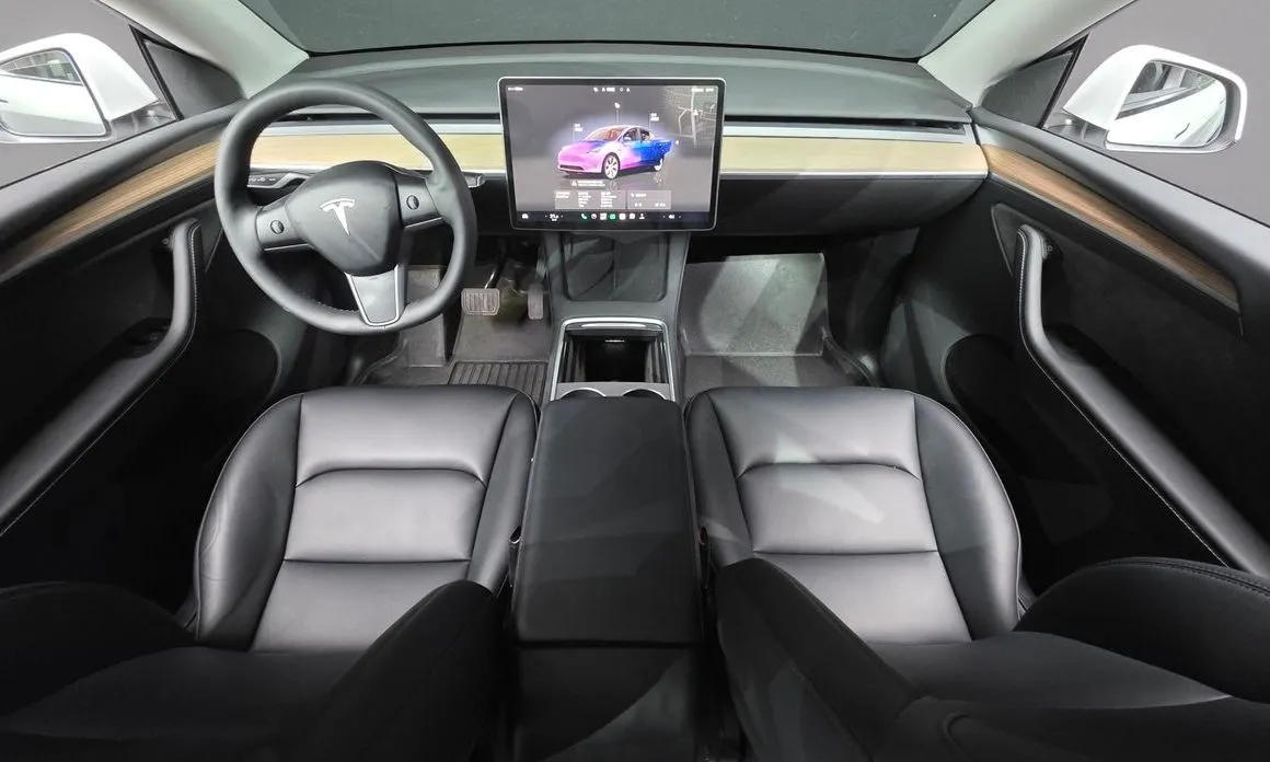 Tesla Model Y — фото 10