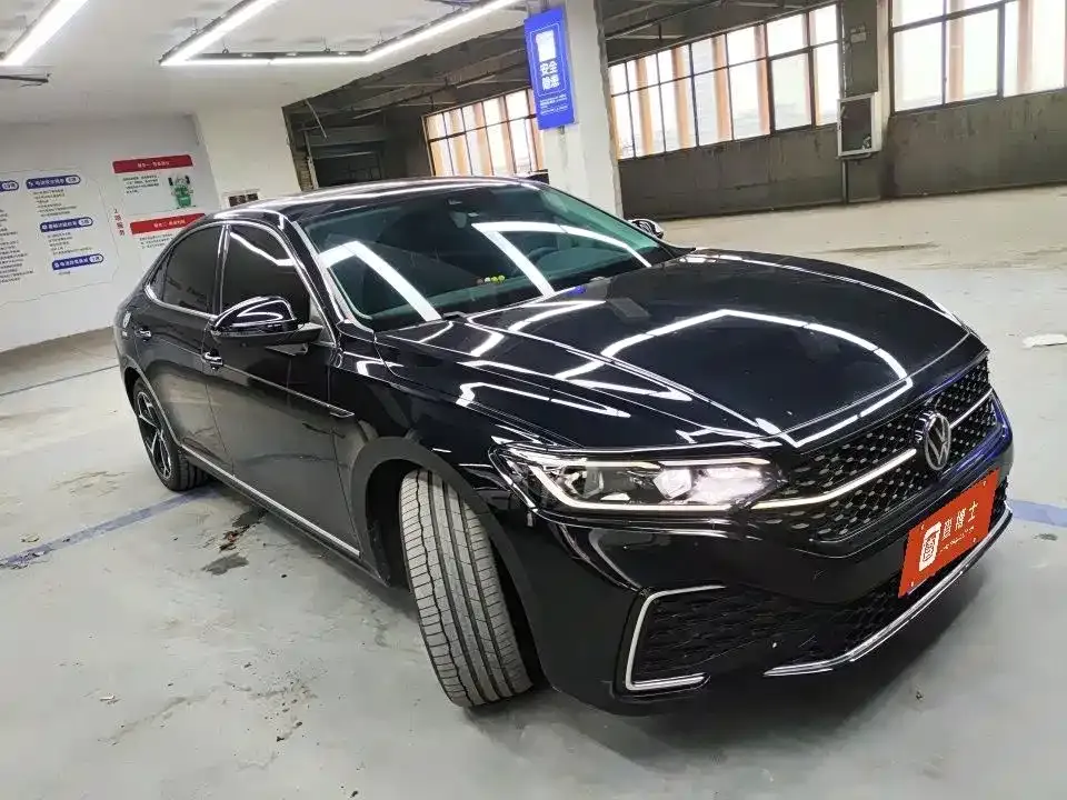 Volkswagen Passat — фото 1