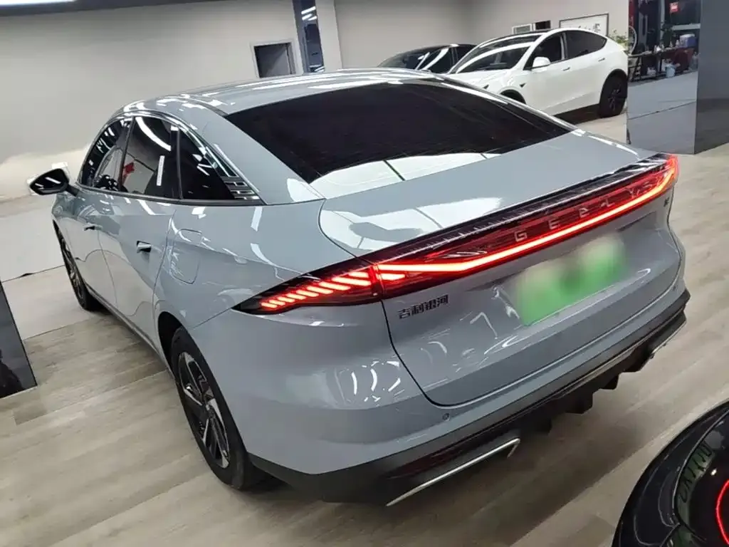 Geely Galaxy L6 — фото 3