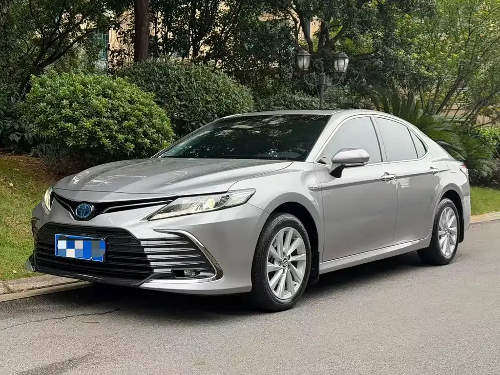 Toyota Camry — фото 8