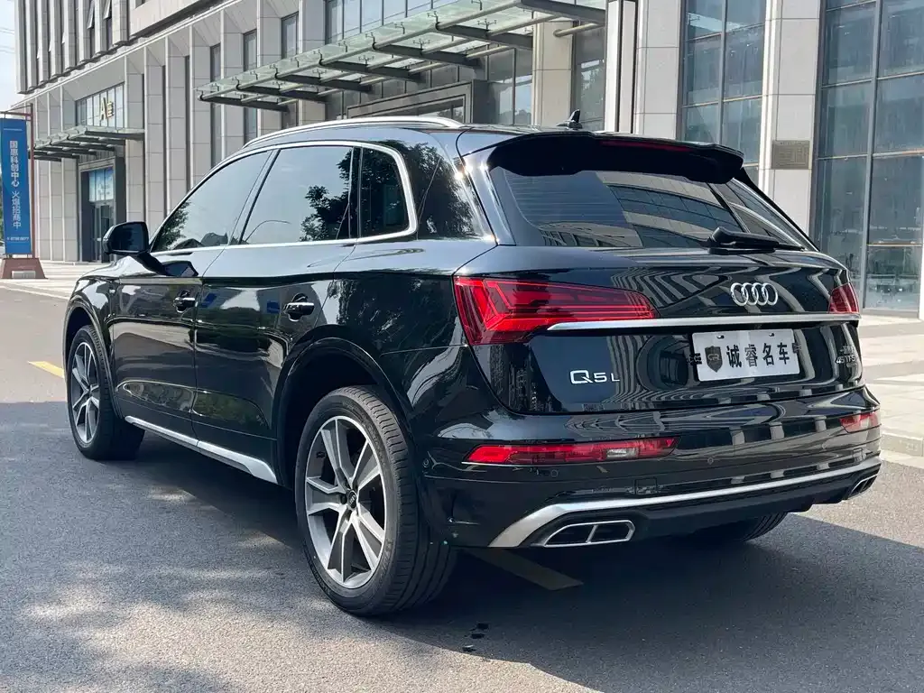Audi Q5L — фото 5