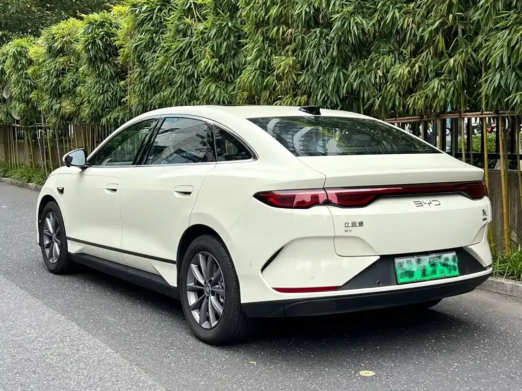 BYD Qin L — фото 10