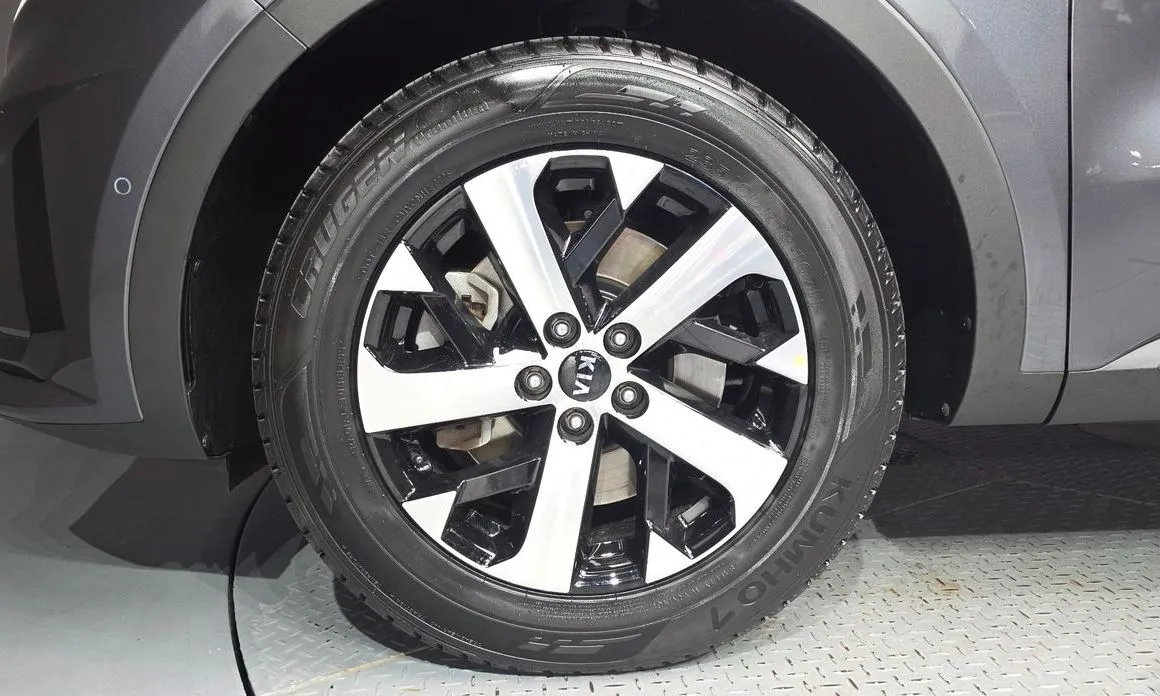 Kia Sorento — фото 9