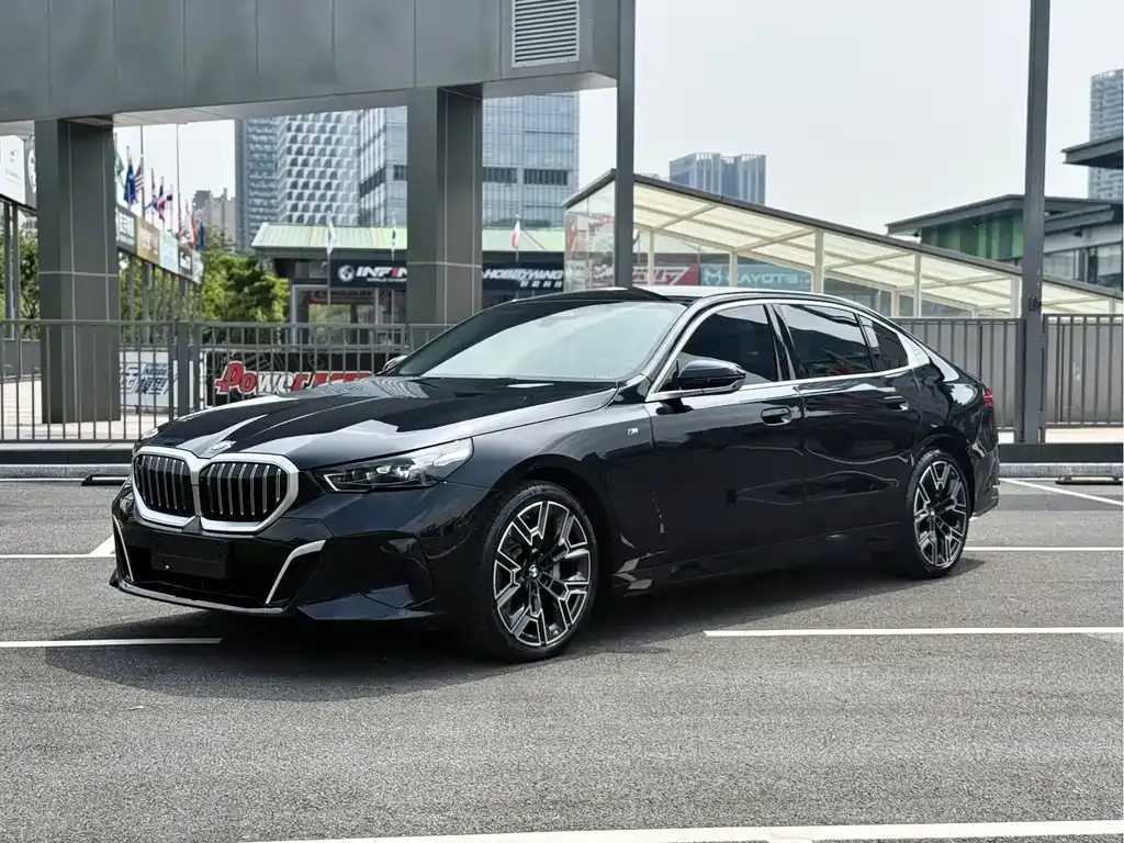 BMW 5 Series — фото 1