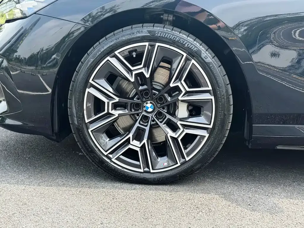 BMW 5 Series — фото 10