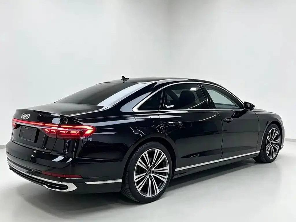 Audi A8 — фото 8